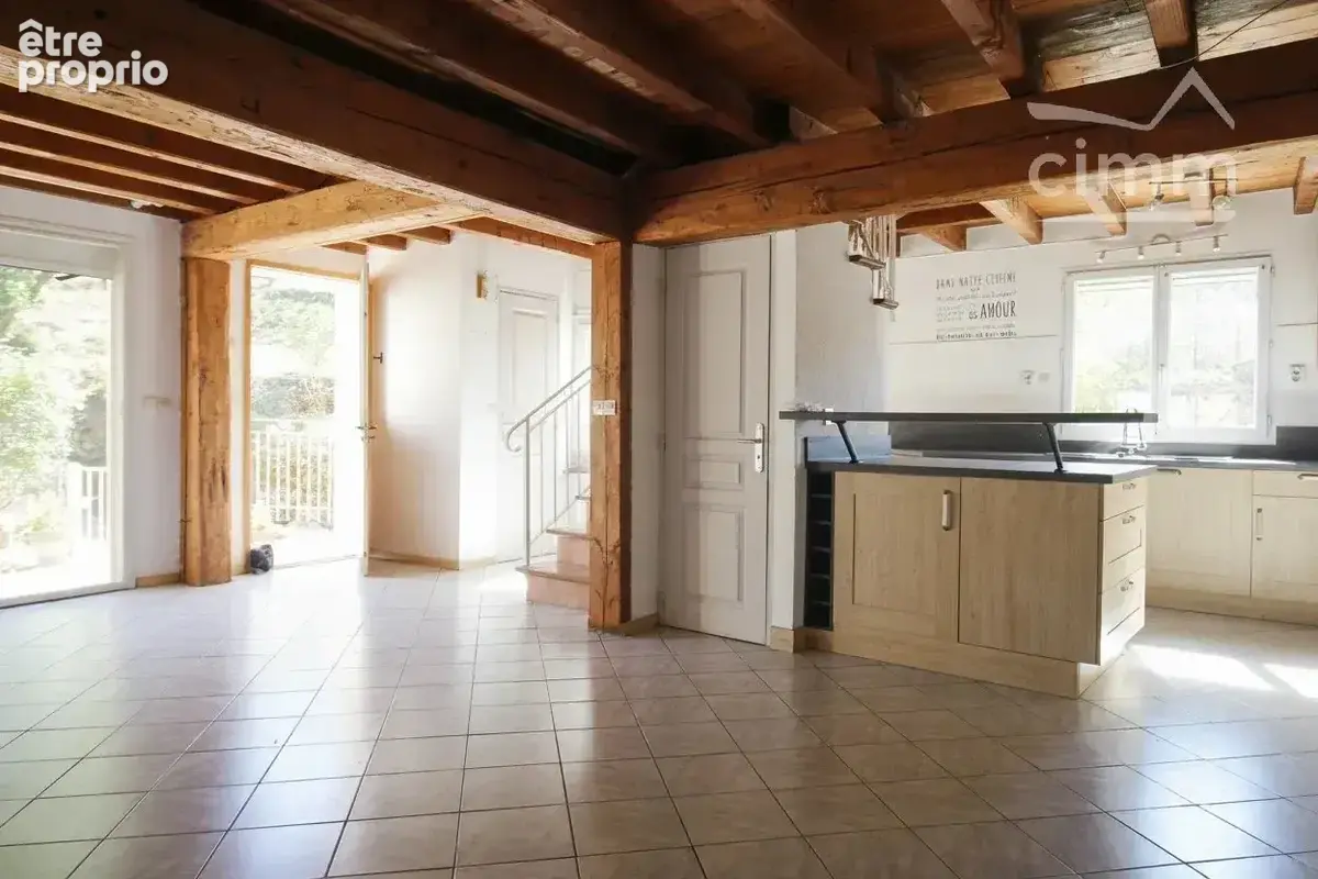 Maison 4 pièces de 91 m² avec jardin à Villefort - photo 2