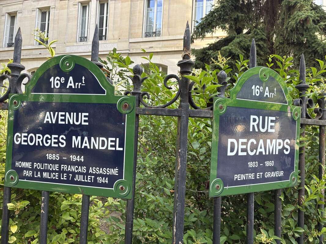 Parking à PARIS-16E
