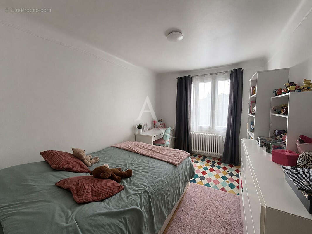Appartement à LES PAVILLONS-SOUS-BOIS