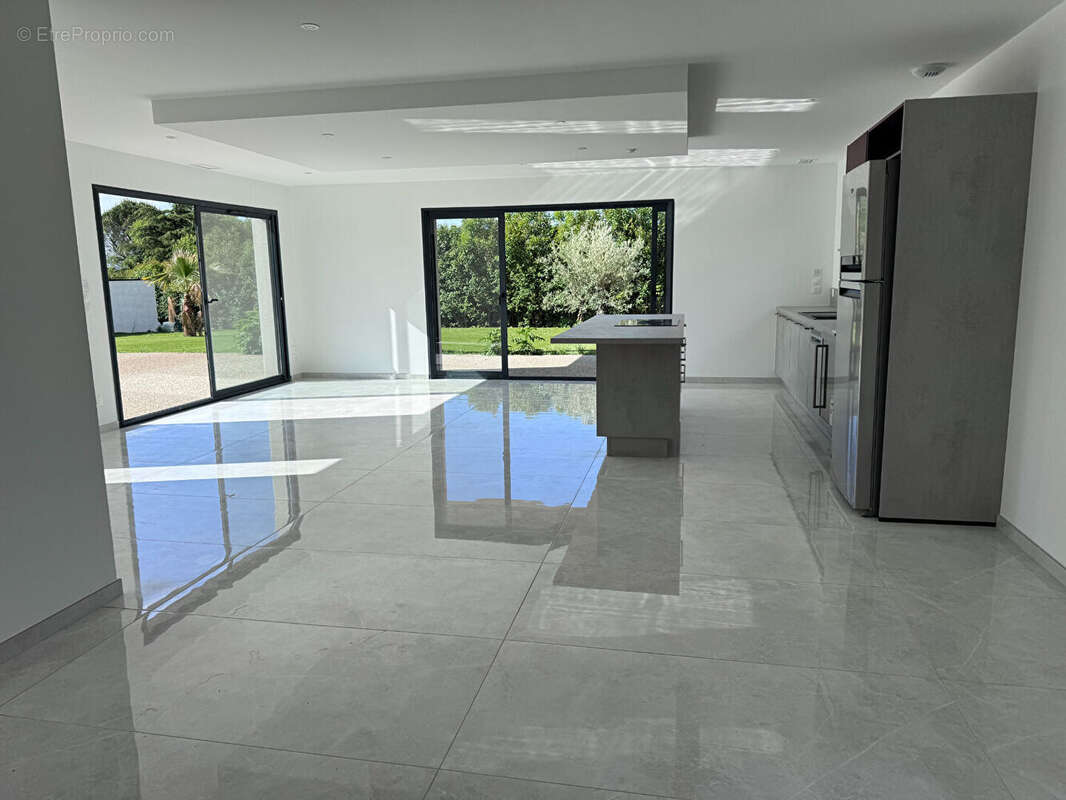 Maison à CHARMES-SUR-RHONE