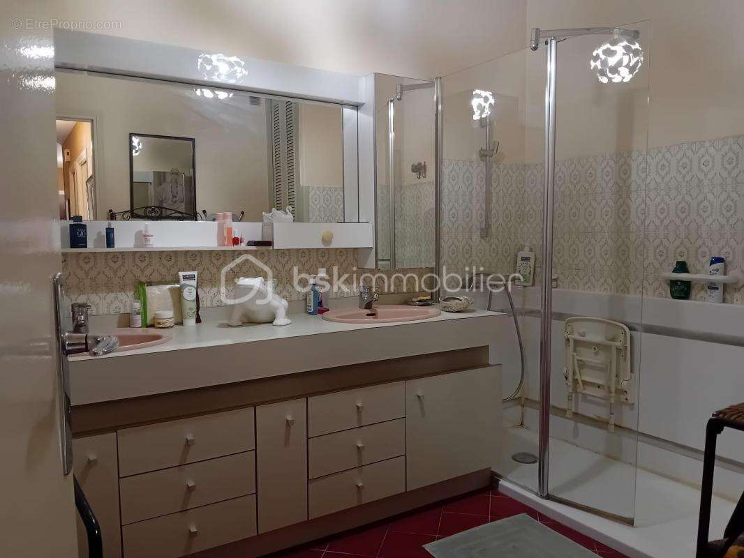 Appartement à SAINT-LAURENT-DU-VAR