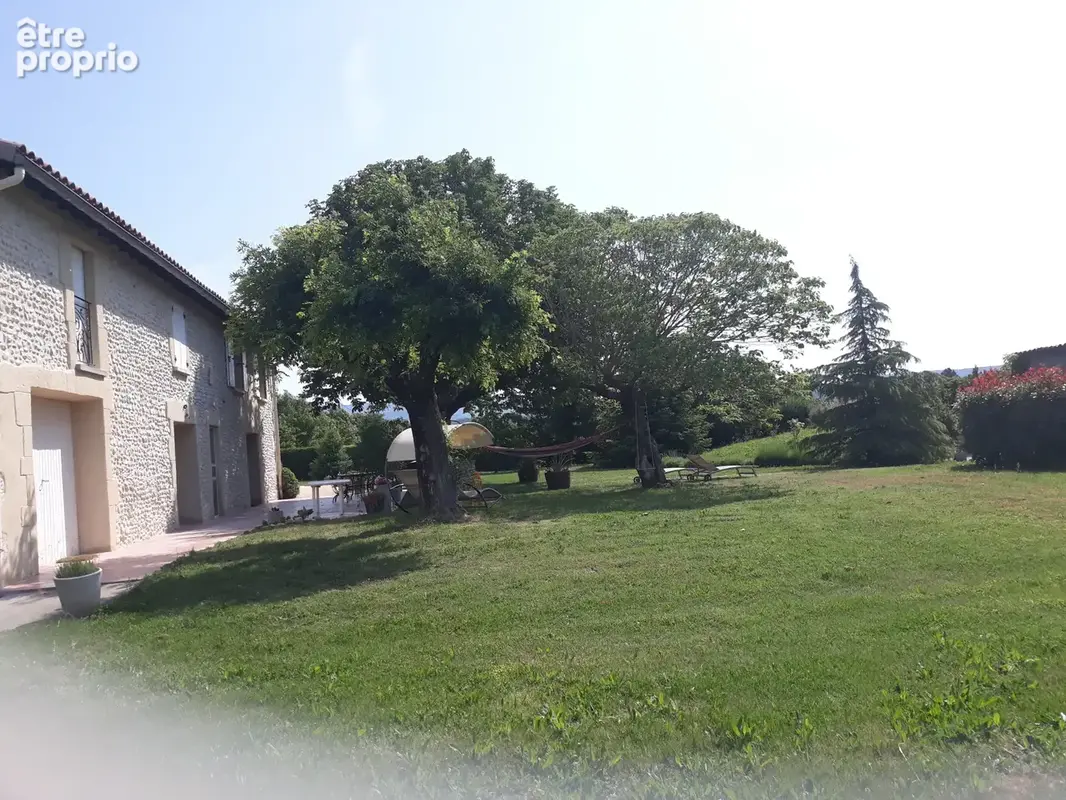 Maison 227m2 + appartement loué + terrain 7600m2 + piscine - photo 3