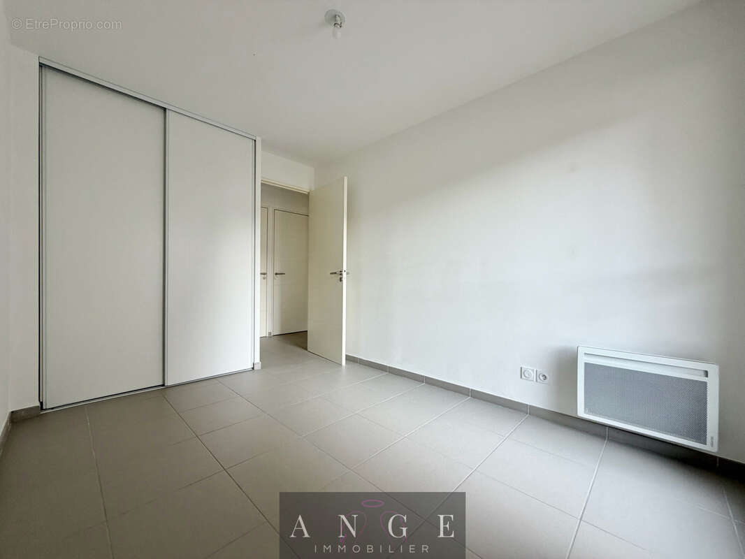 Appartement t3 - 65m2 - terrasse - double box - résidence standing - piscine - marseille 11 les camoins - photo 7