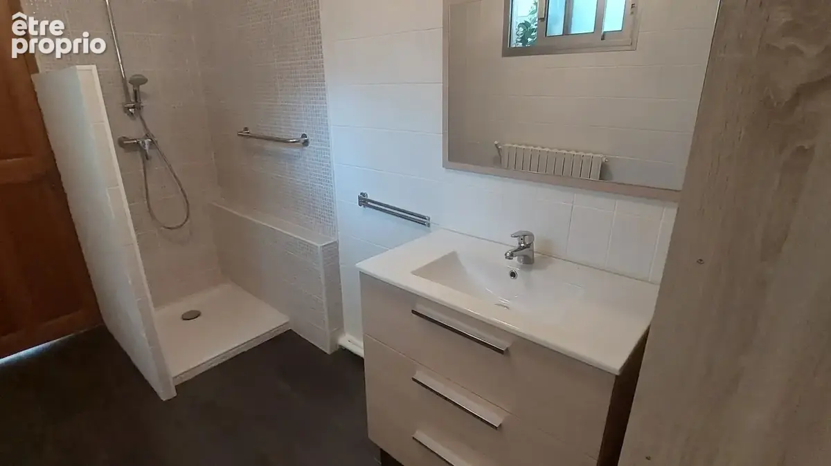 AVIGNON – Quartier Croix Rouge – Maison 5 pièces avec garage et jardin arboré - photo 4