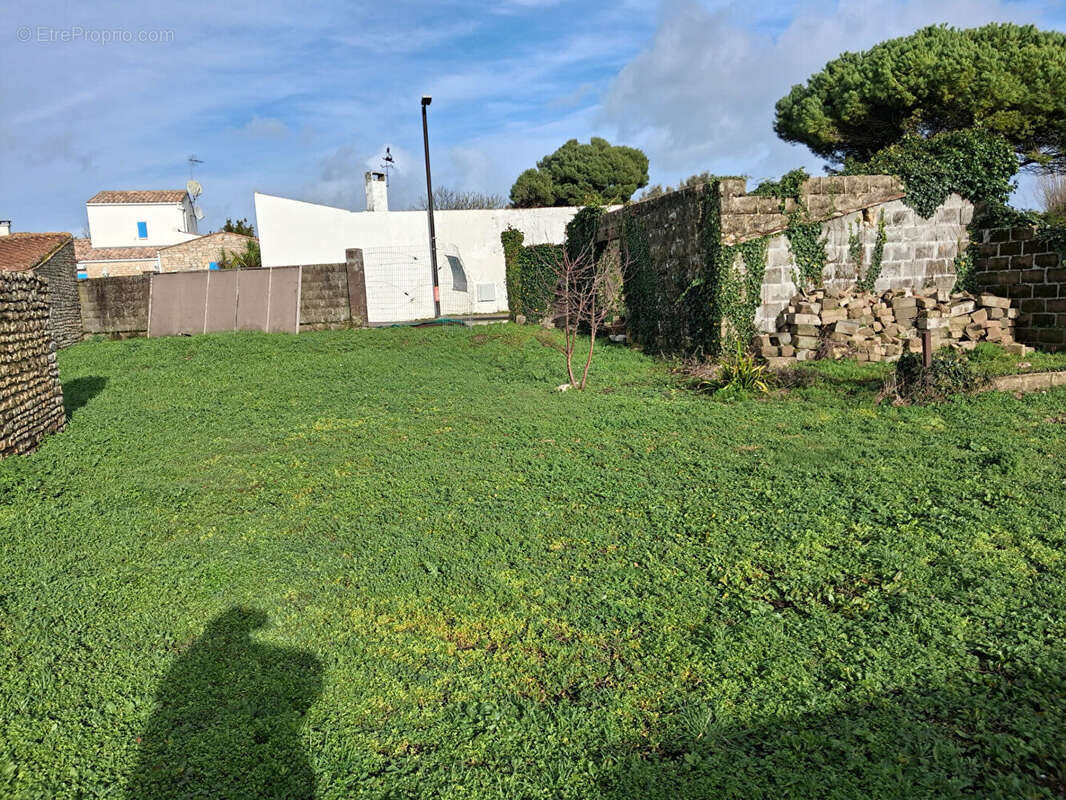 Terrain à LA BREE-LES-BAINS