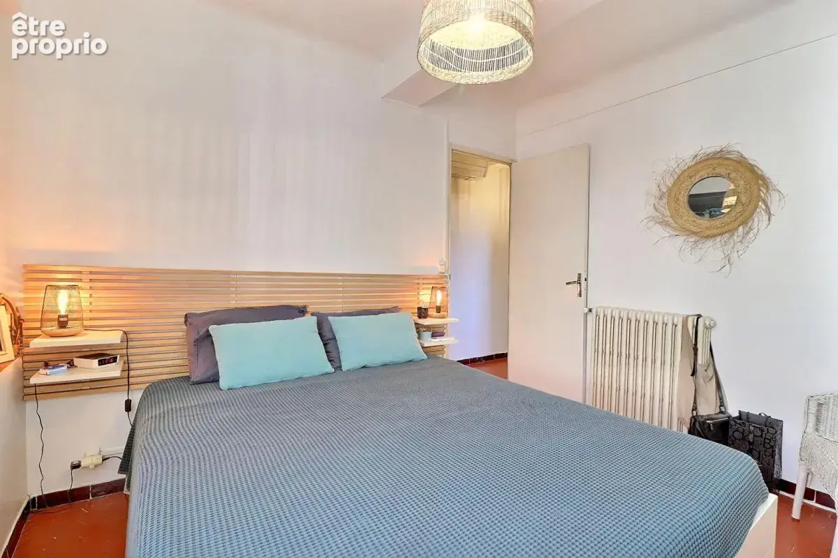 Centre ville sanary sur mer - appartement de type 3 - - photo 10