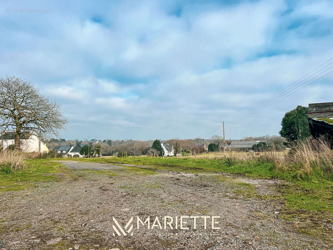 Terrain à PONT-AVEN