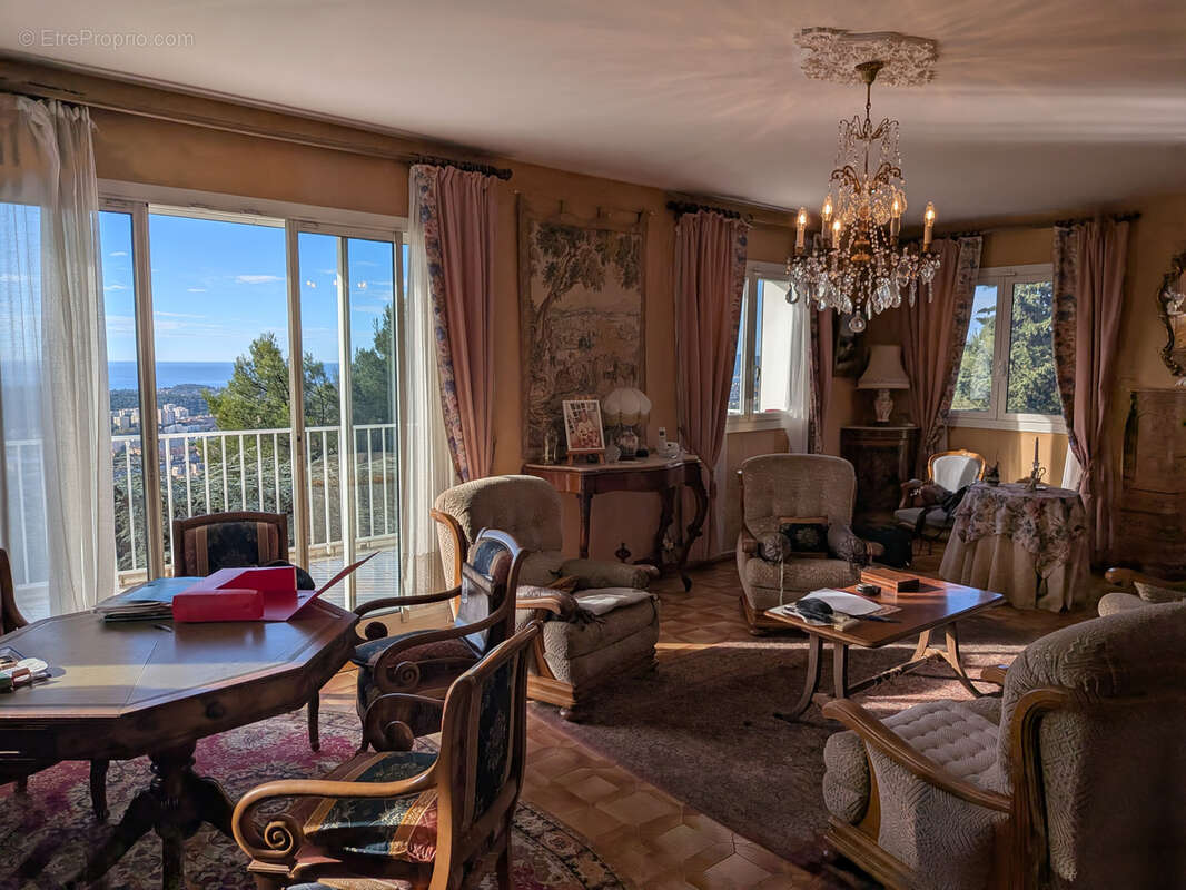 Maison à LA VALETTE-DU-VAR