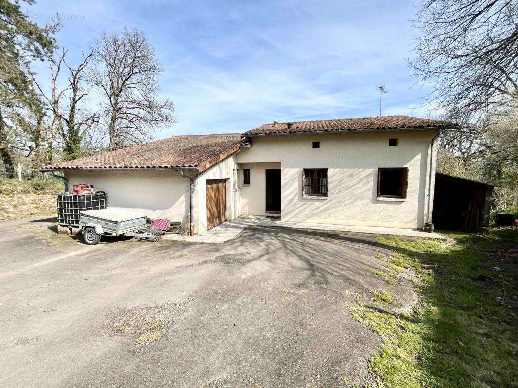 Maison à CONFOLENS