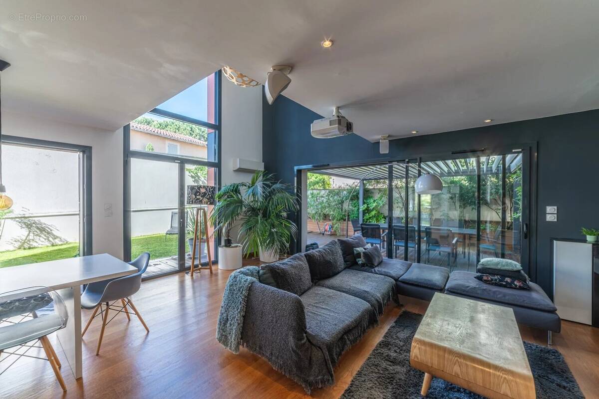 Appartement à LYON-9E