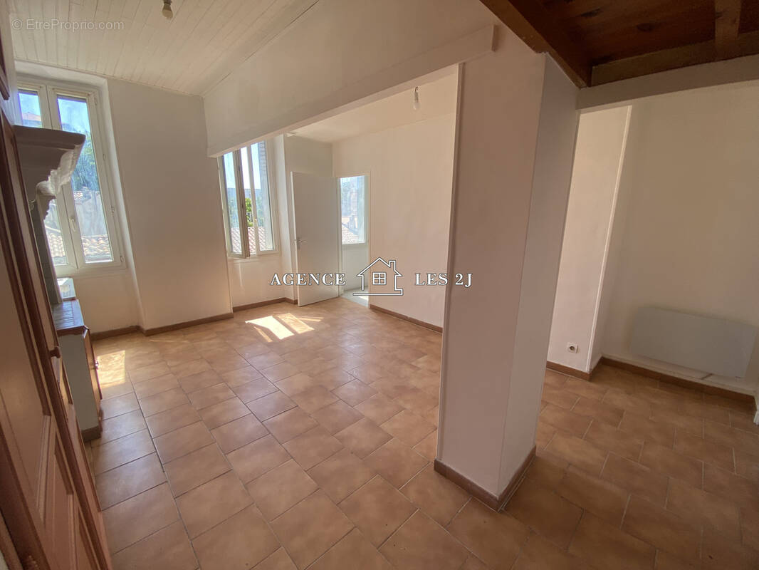 Appartement à MARSEILLE-3E