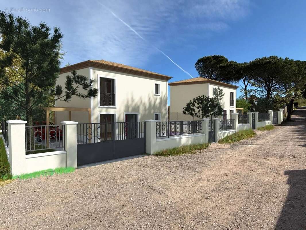 Terrain à FREJUS