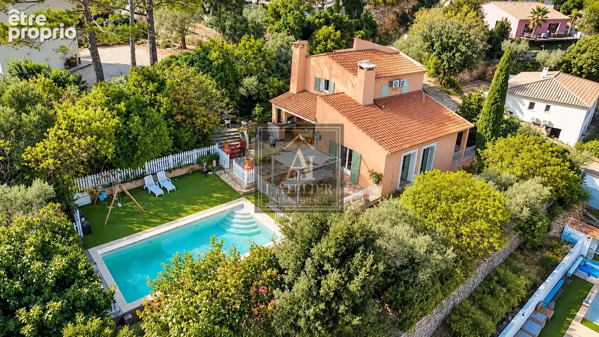 Maison de 210 m2 avec piscine et garage sur une parcelle de 1971 m2 - photo 2