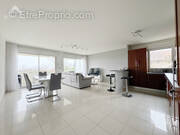 Appartement à PERON