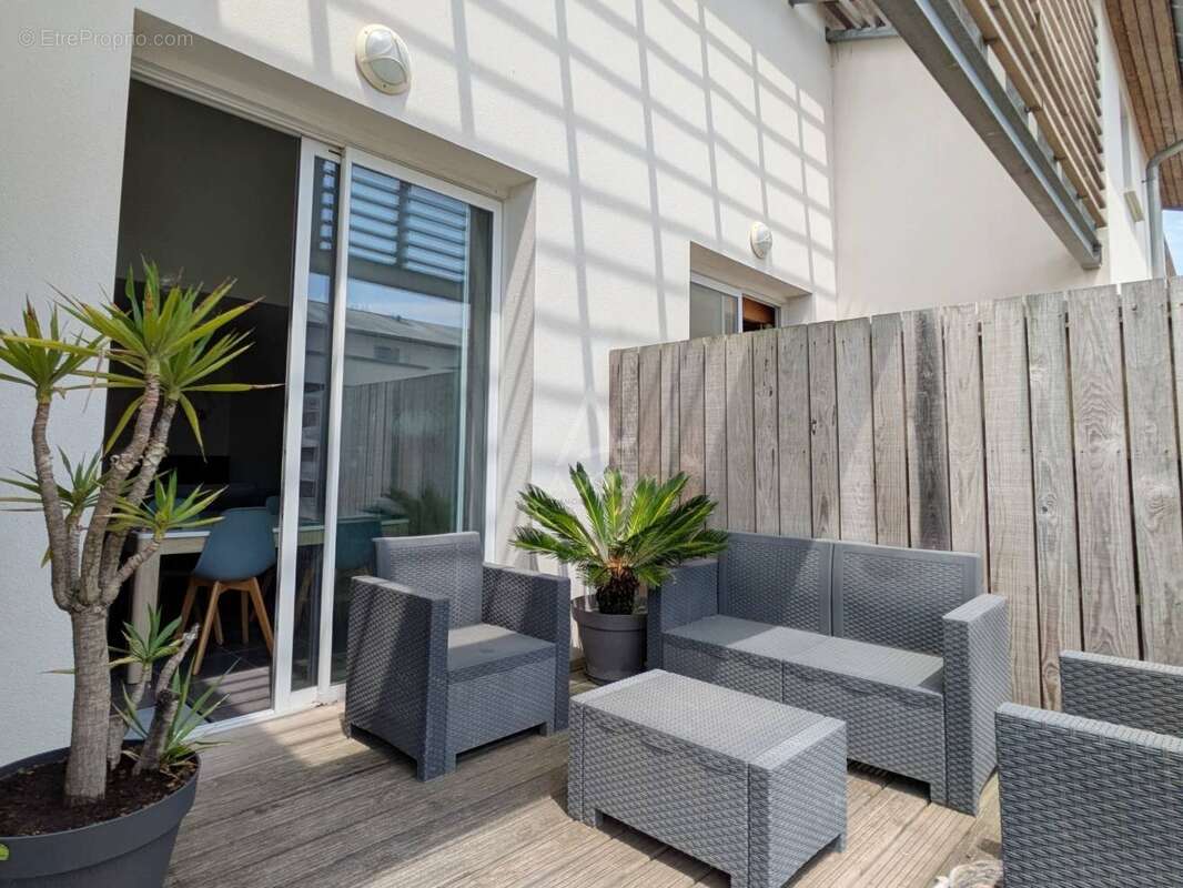 Maison 3 pièces  69 m²  Jardin, dépendance et stationnement - photo 2
