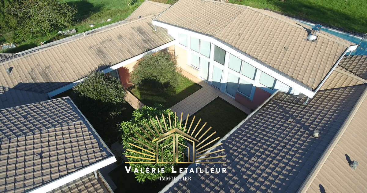 Maison à BEYCHAC-ET-CAILLAU