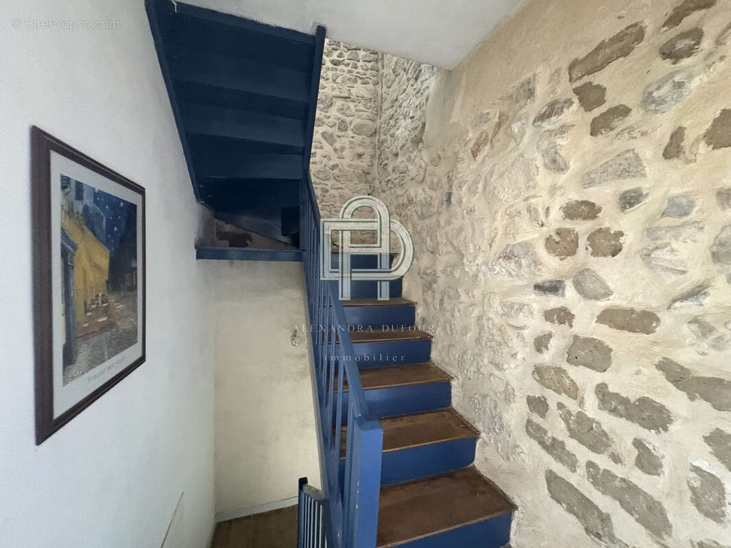 Maison à OUVEILLAN