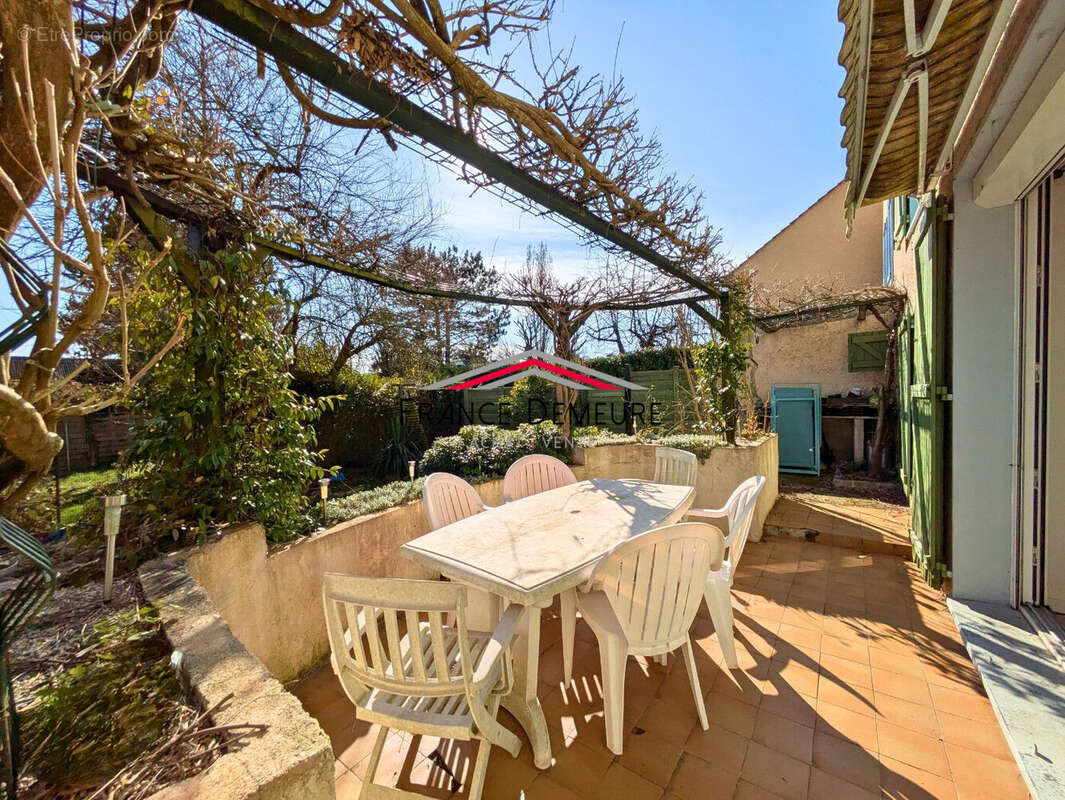Maison à JOUY-LE-MOUTIER