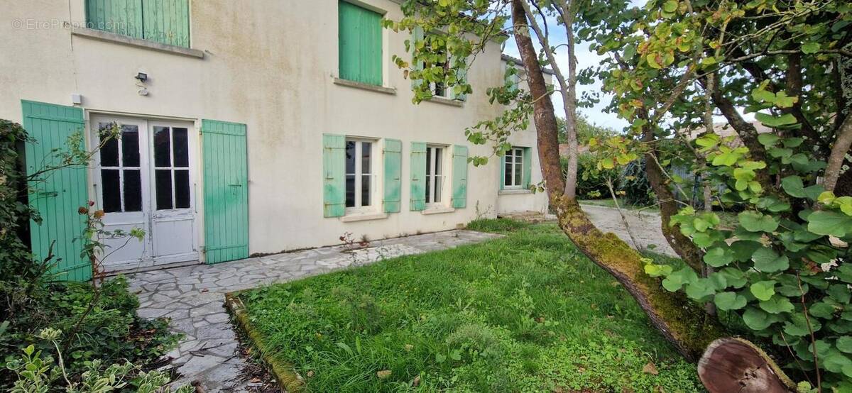 Maison à CROIX-CHAPEAU