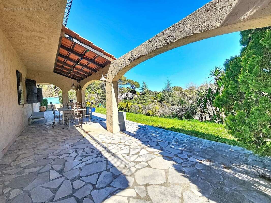 Appartement à MOUGINS