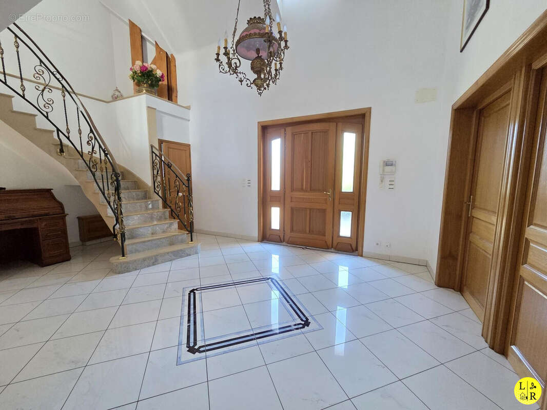 Maison 346 m² à Anzin-Saint-Aubin  - photo 5