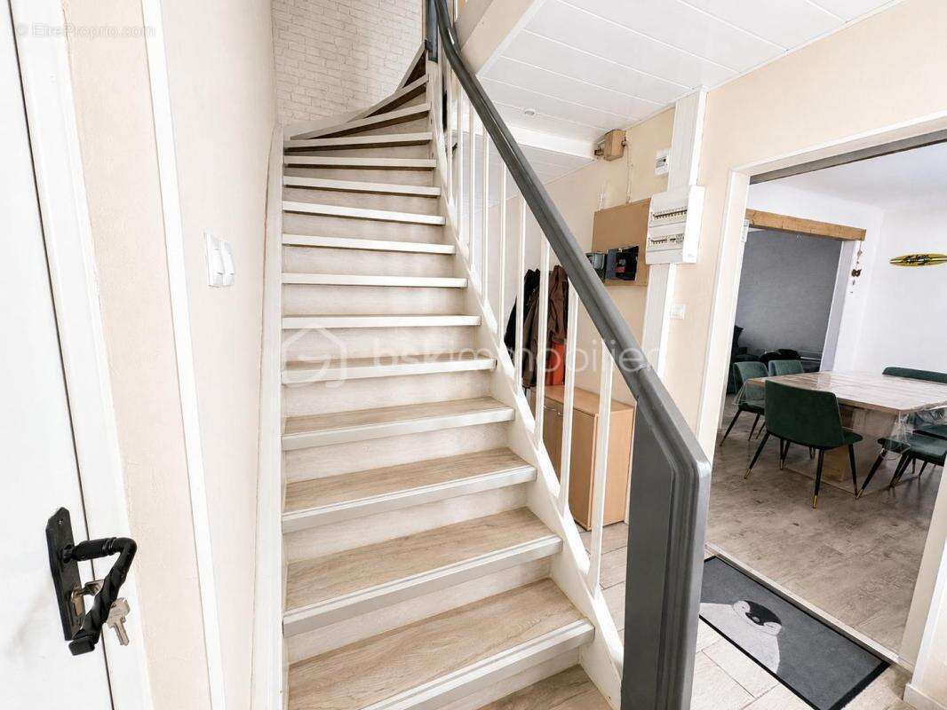 Maison familiale avec un potentiel de revenu locatif - photo 11