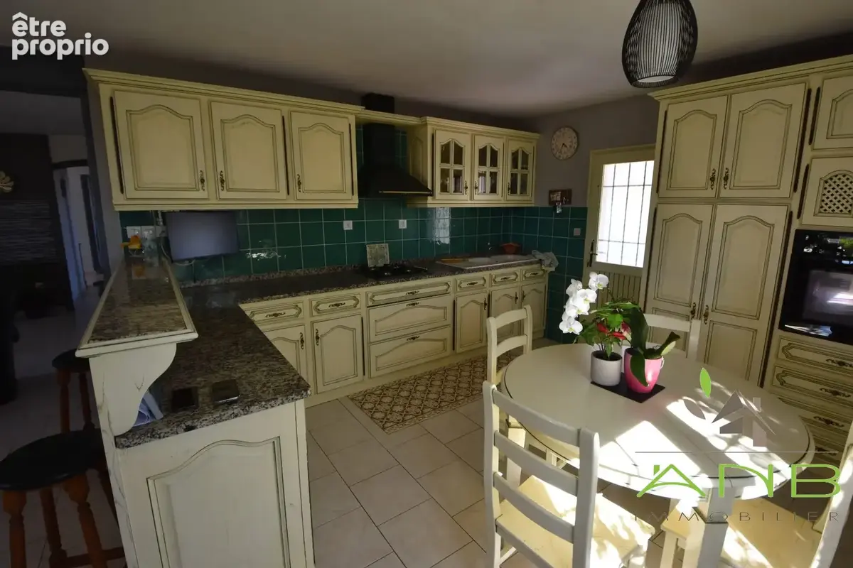 Maison 6 pièces 125 m² à vendre à Roumazieres-Loubert (16270) - photo 2