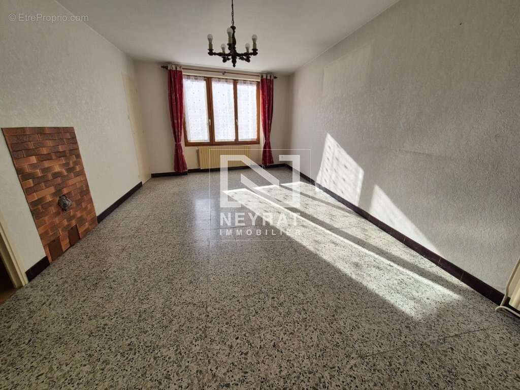 Maison à SAINT-LEGER-SUR-DHEUNE