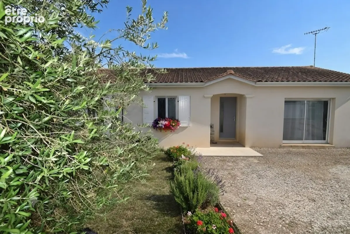Maison à vendre 4 pièces VARS (16), 3 chambres et terrain - photo 2