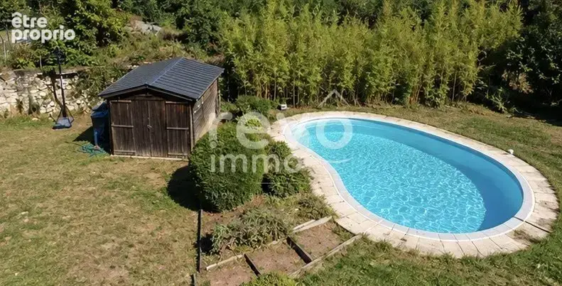 VARRAINS  Maison familiale de 130 m² avec piscine chauffée, au calme entre ville et campagne. - photo 4