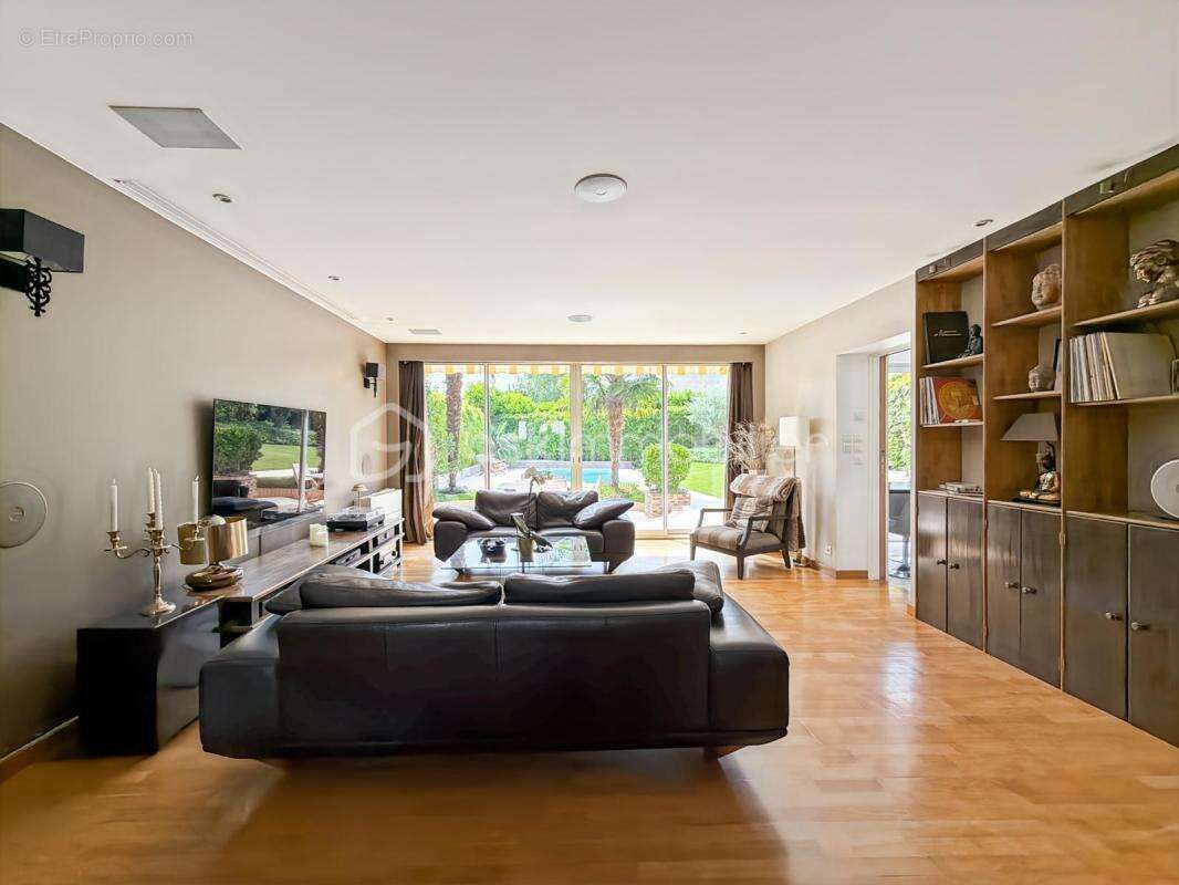 Maison individuelle 180 m2 - 5 chambres - terrain 546 m2 - piscine et Golf - photo 4