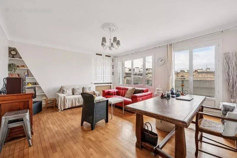 Appartement à PARIS-16E