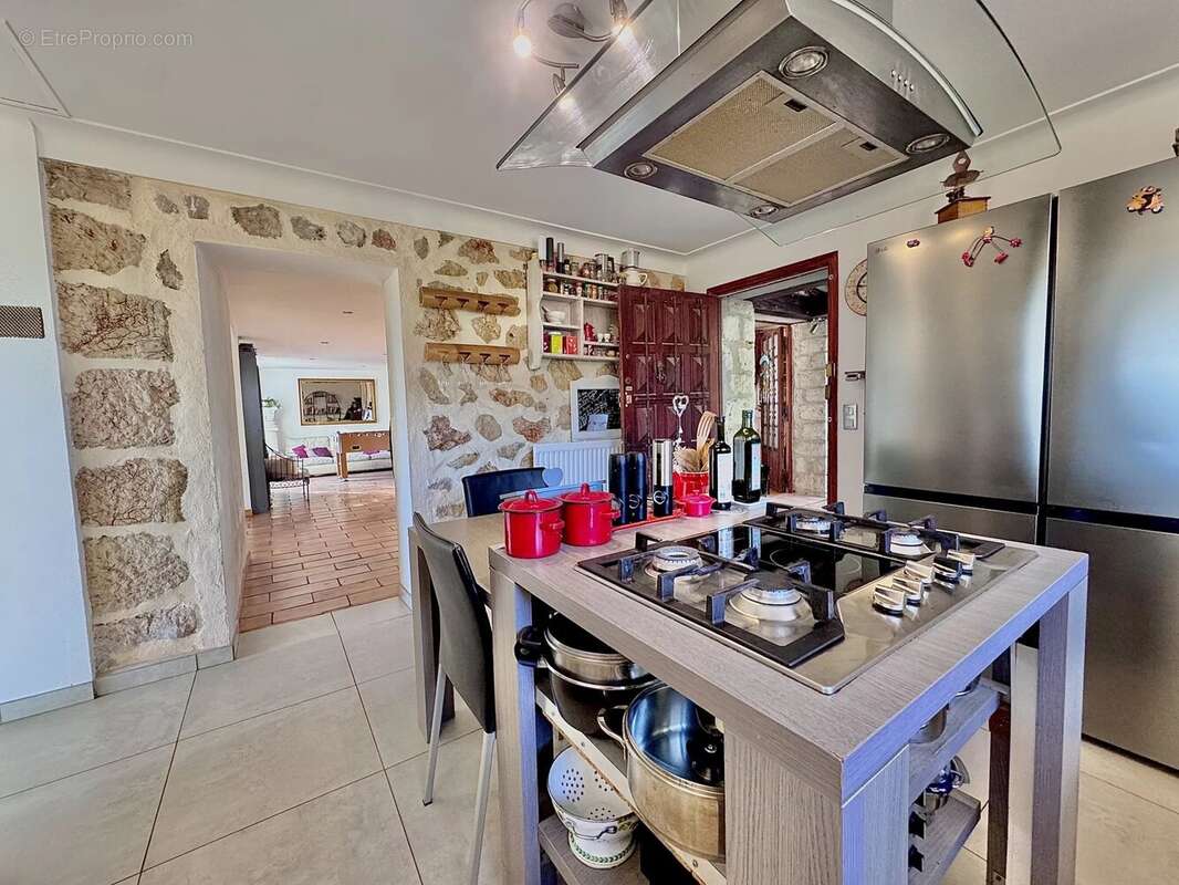 Maison à TOURRETTES-SUR-LOUP