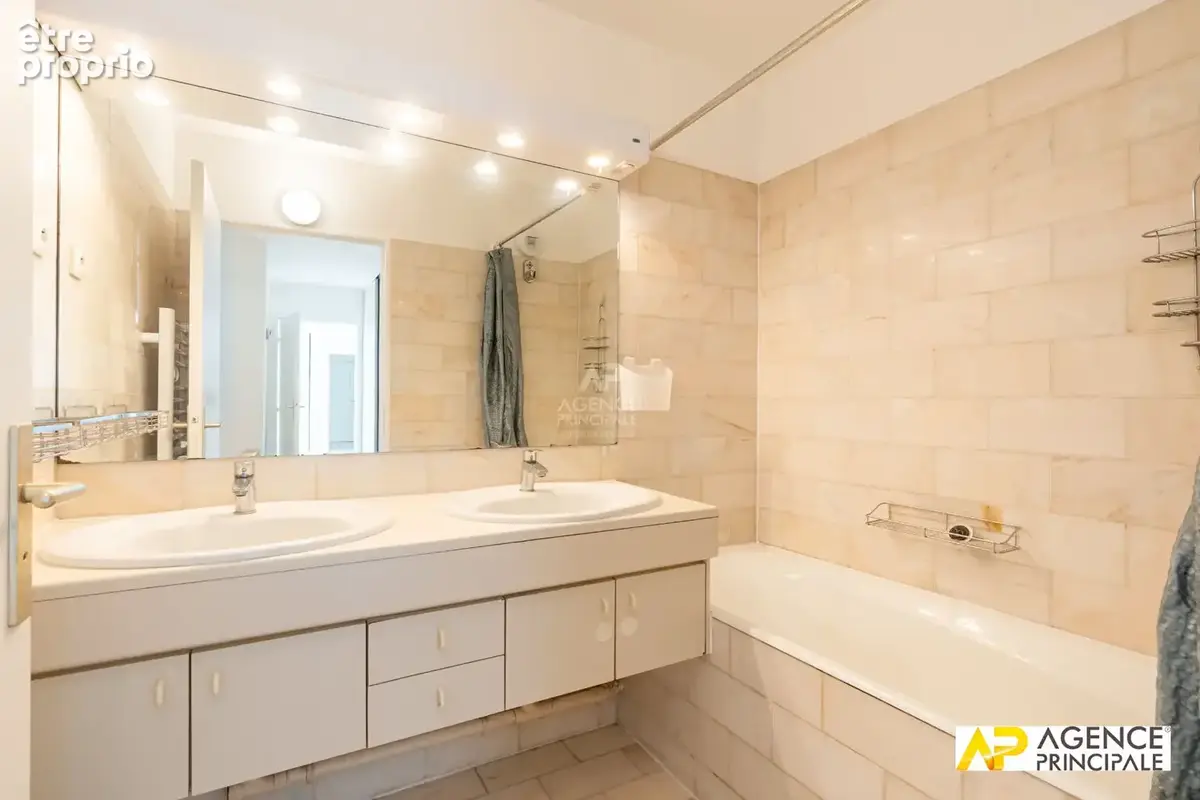 Appartement  4 pièce(s) - Ascenseur - terrasse - grand séjour - 78m² - photo 12