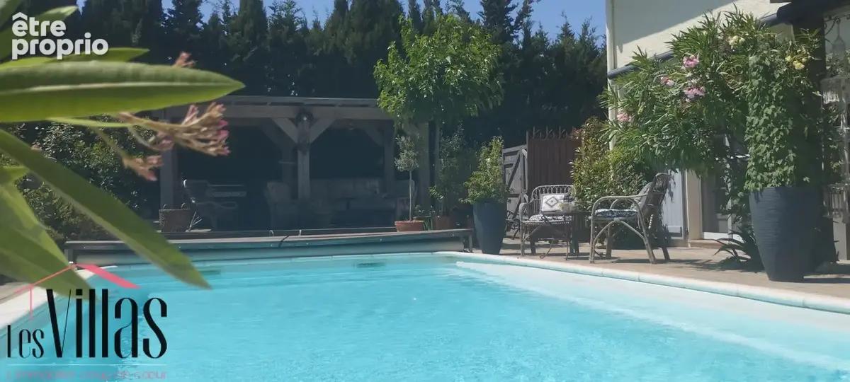 Maison de charme avec jardin luxuriant, piscine et grand garage - 155 m2 utiles - photo 15