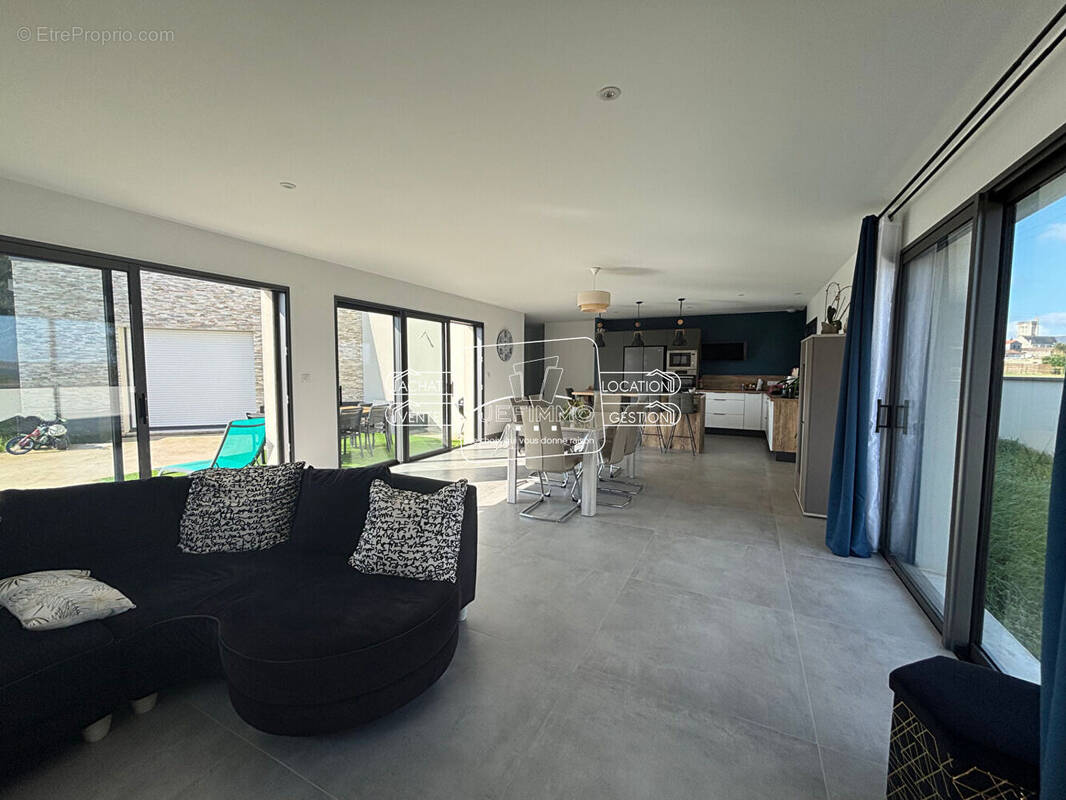 Maison à LA VARENNE