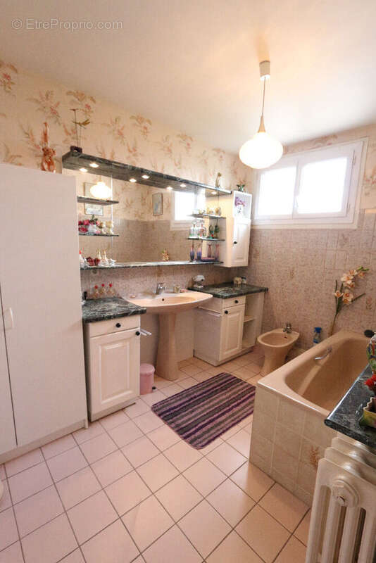 Maison en centre-ville, 3 chambres, jardin clos et garage - 75 m² habitables - photo 10