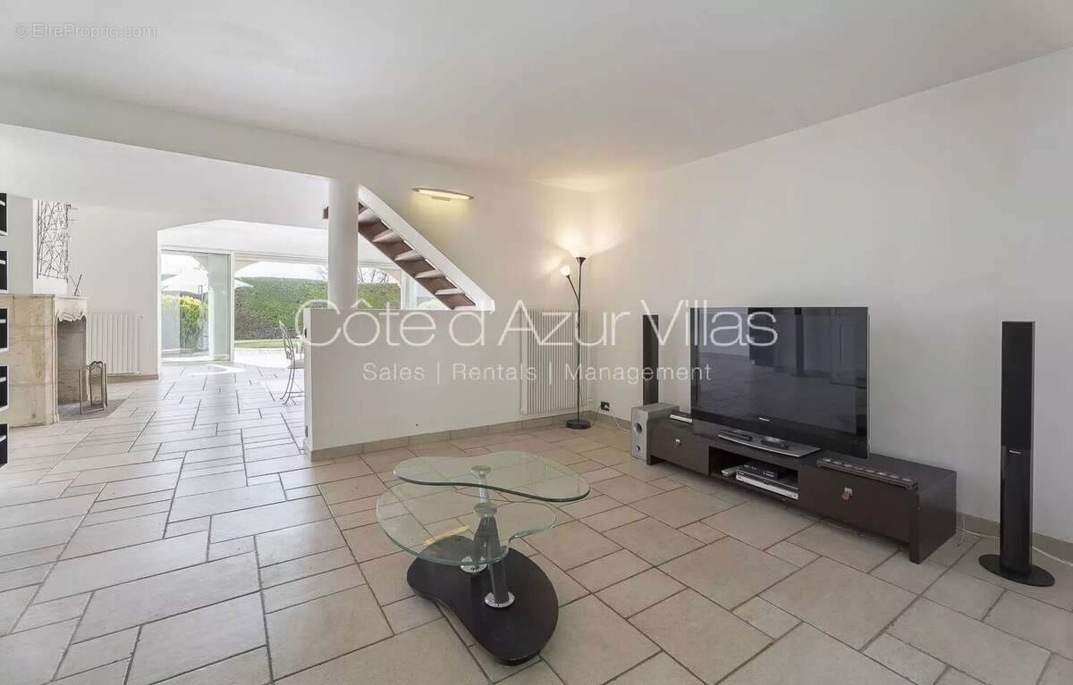 Maison à ROQUEFORT-LES-PINS