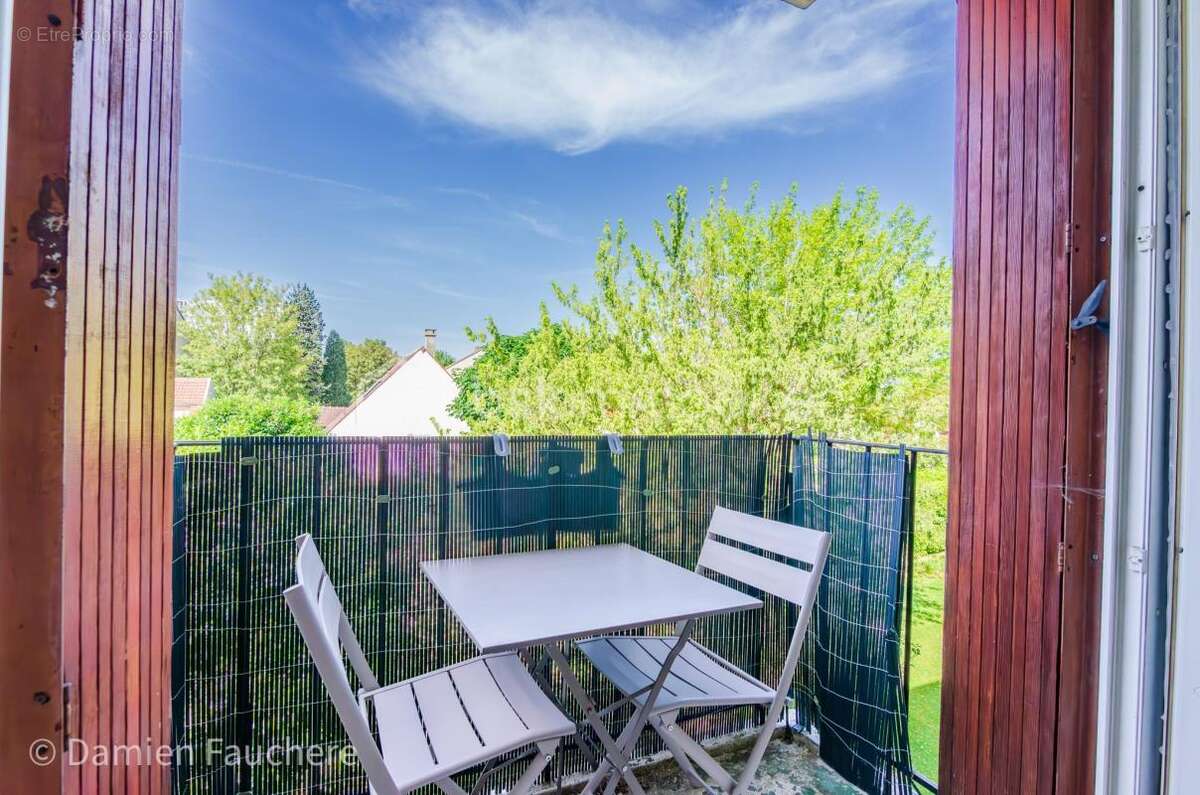 Massy Descartes, Appartement 4 pièces en très bon état, avec balcon, cave et garage ! - photo 5