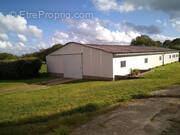 Commerce à LE PIN-EN-MAUGES