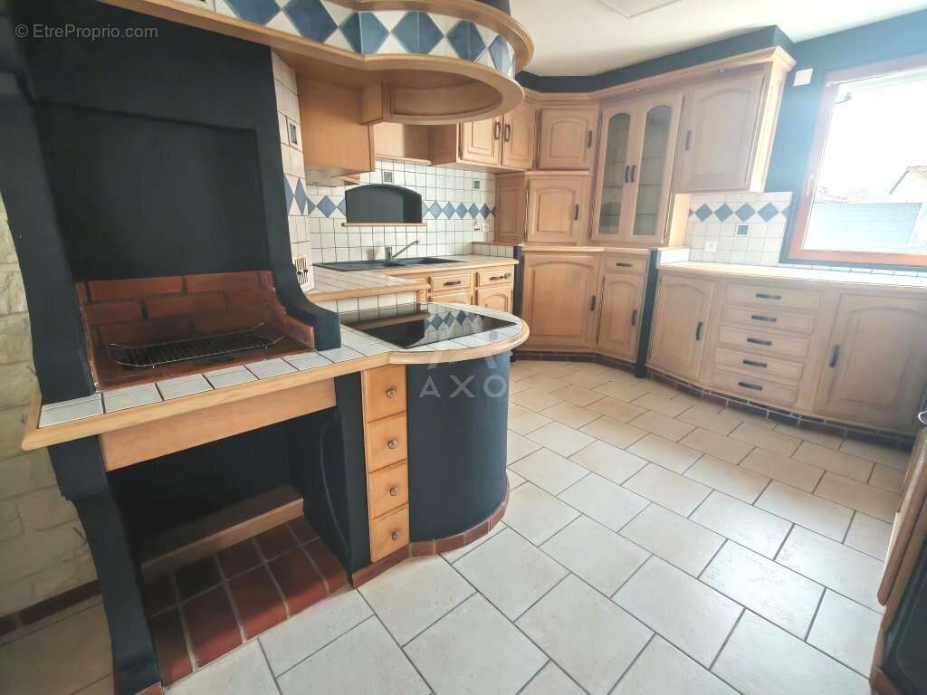 Maison à LA CHAPELLE-BASSE-MER