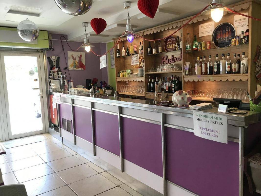 Commerce à LES MAGES