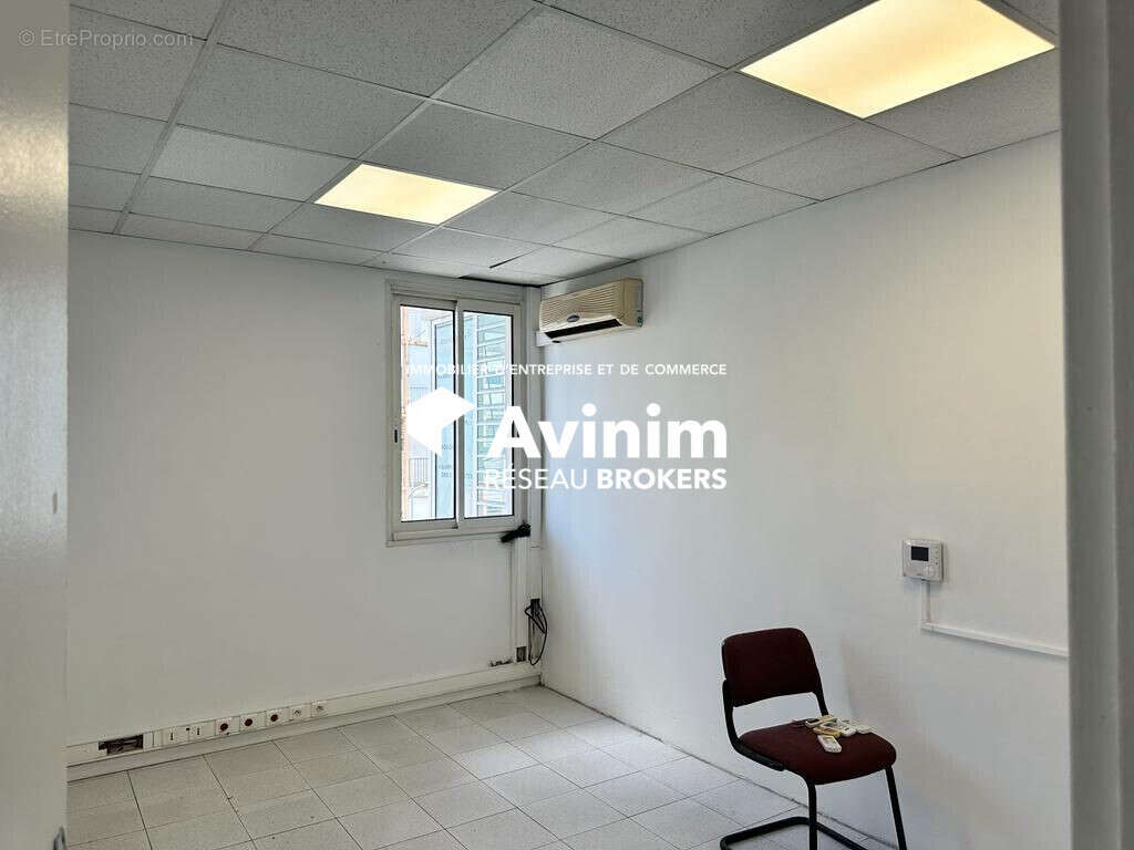 Commerce 105 m² à Pointe-A-Pitre  - photo 6