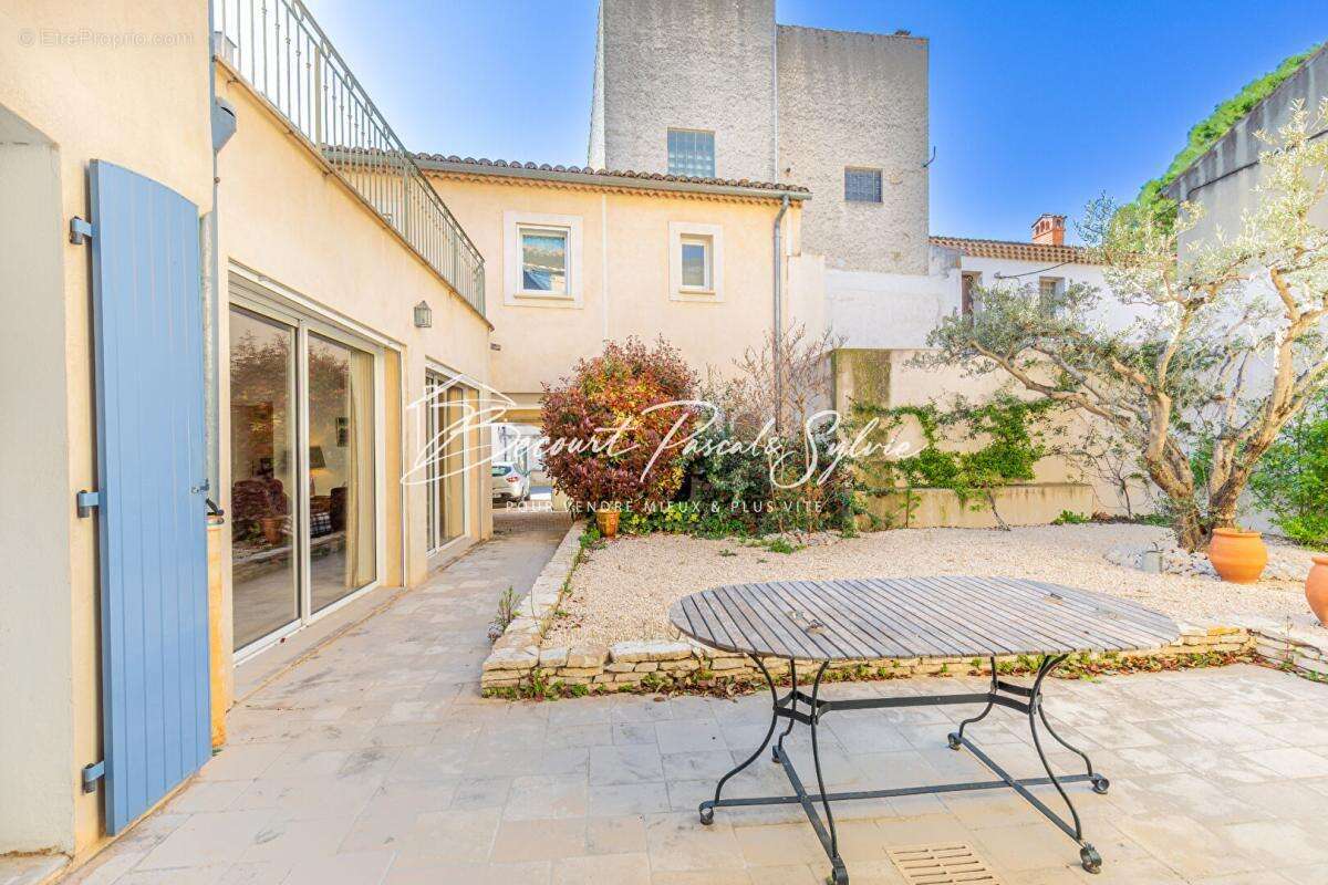 Maison à SAINT-SATURNIN-LES-AVIGNON