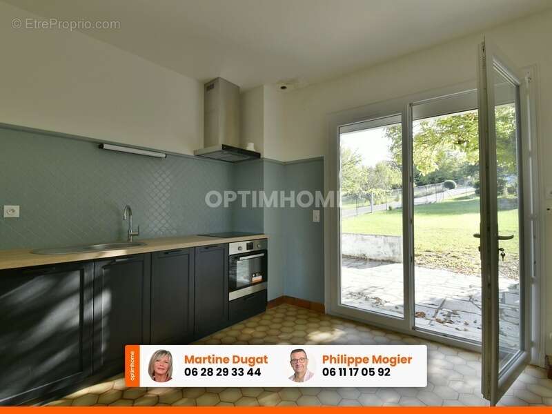 Maison à CREUZIER-LE-VIEUX