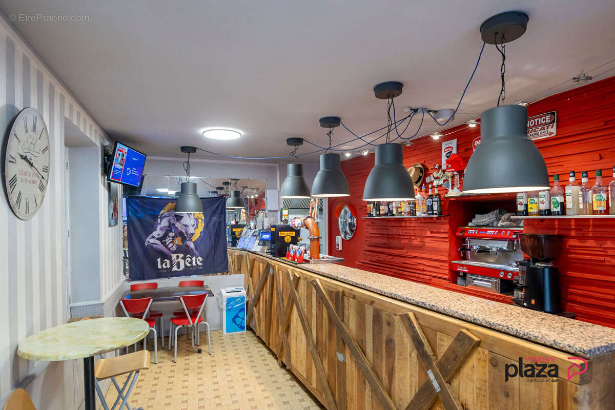 Commerce à LA BREOLE