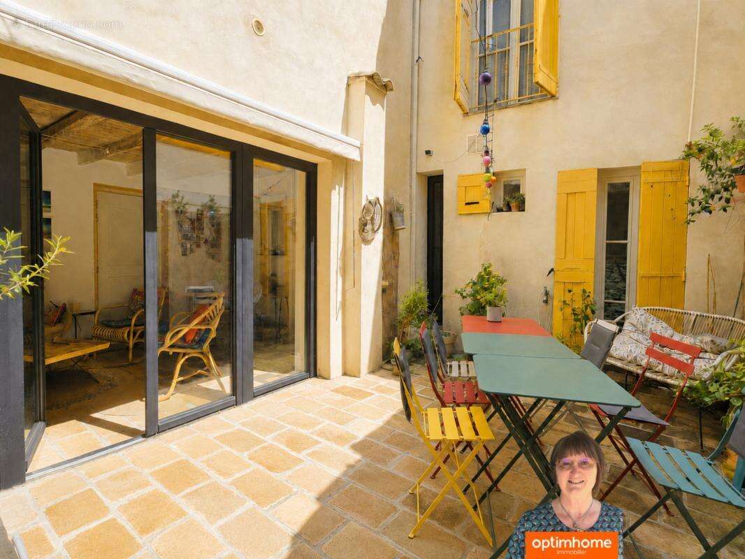 A vendre Aigues-Mortes (Gard)  - Maison intra-muros 4 chambres avec sanitaires privatifs avec patio - photo 3