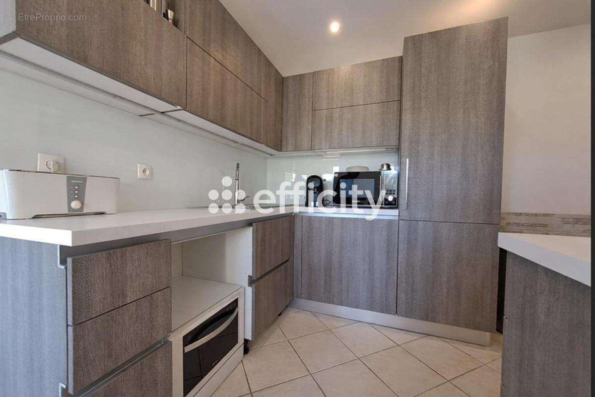 Maison 235 m² à Martigues  - photo 6