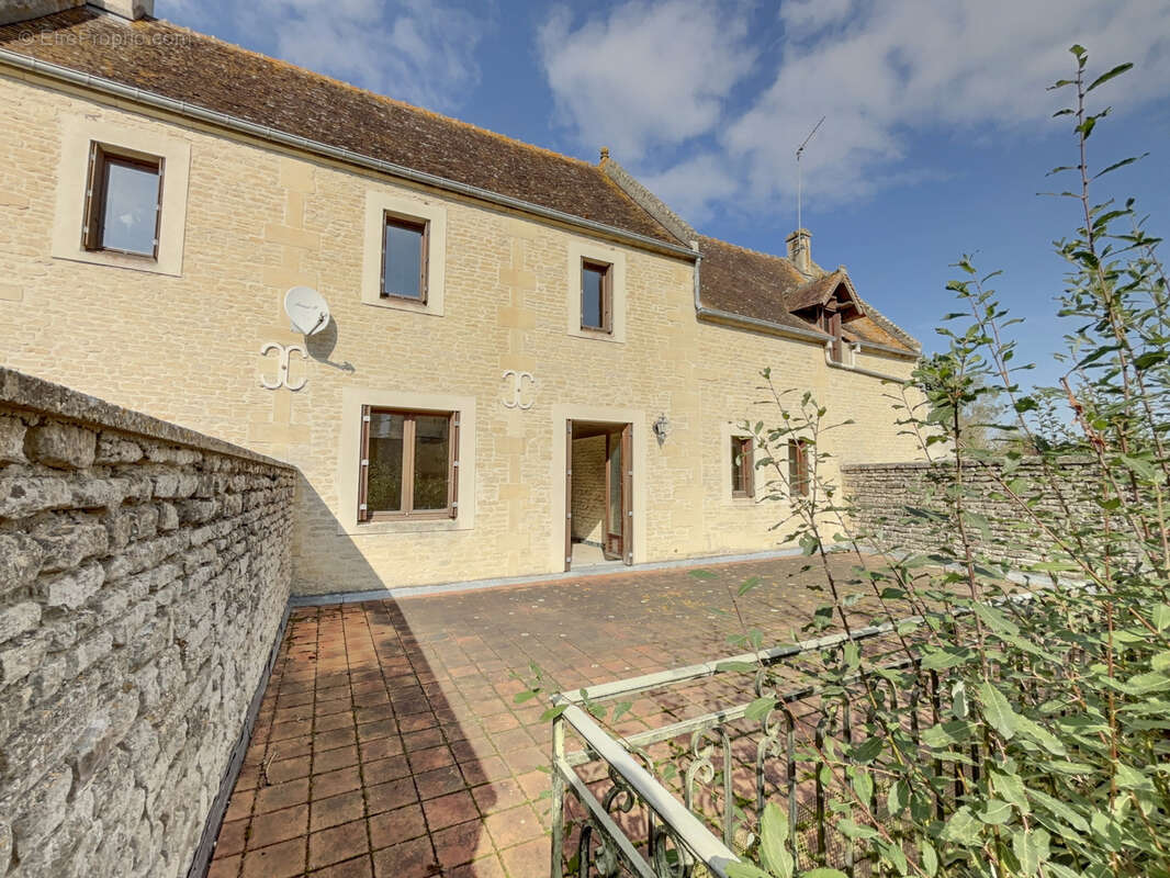 Maison à FONTAINE-HENRY