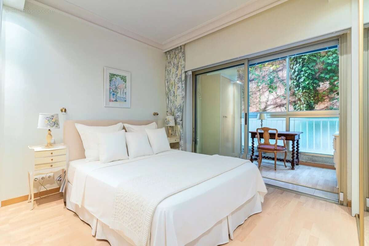 Appartement à VALLAURIS